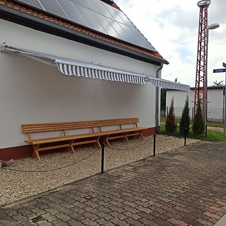 Zum-Butterstock Apartman Schkopau Kültér fotó